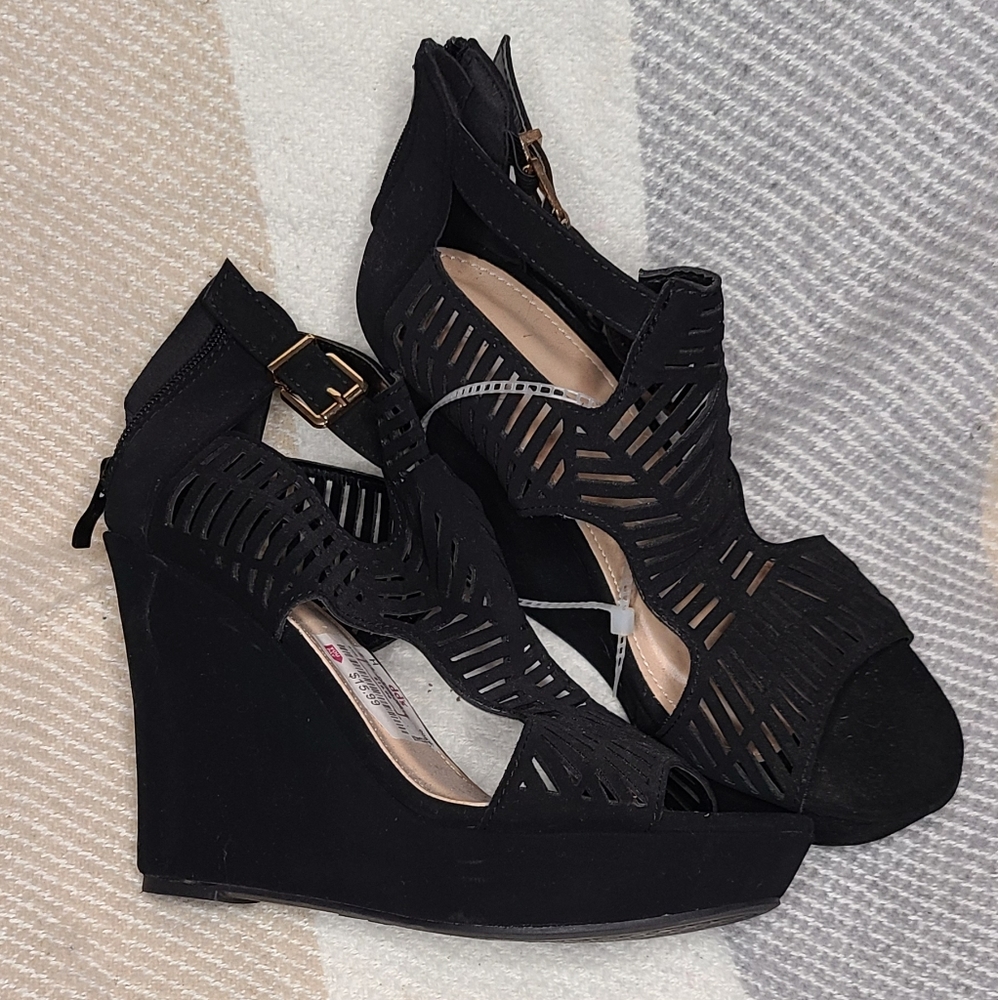 Heels - Picture 2 of 2